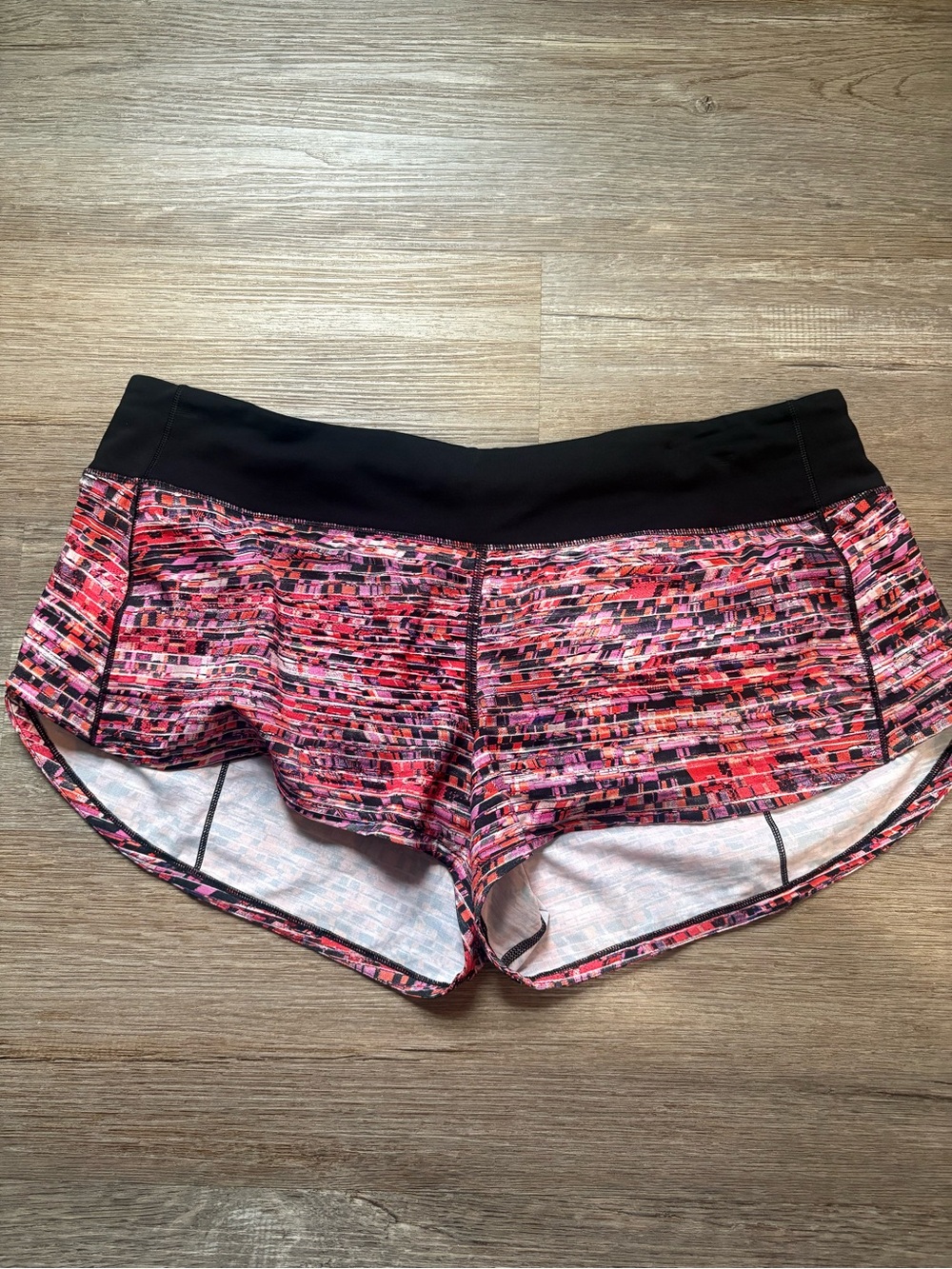Lululemon Women’s Black Waist Pink Multi-Print Performance Shorts size 10